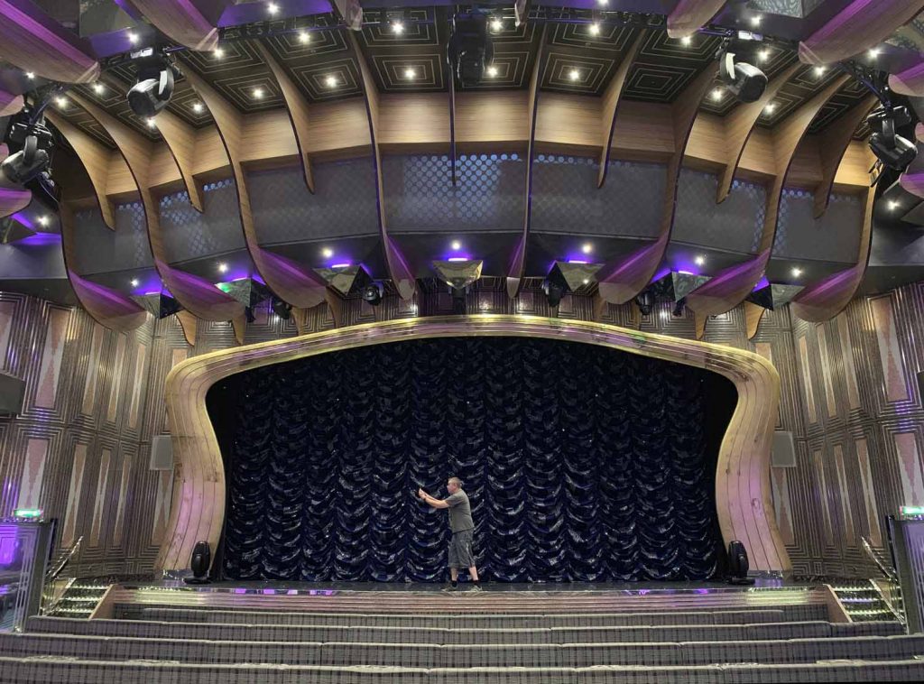 Karibian risteily kymmenessä päivässä 10 Costa Deliziosa teatteri