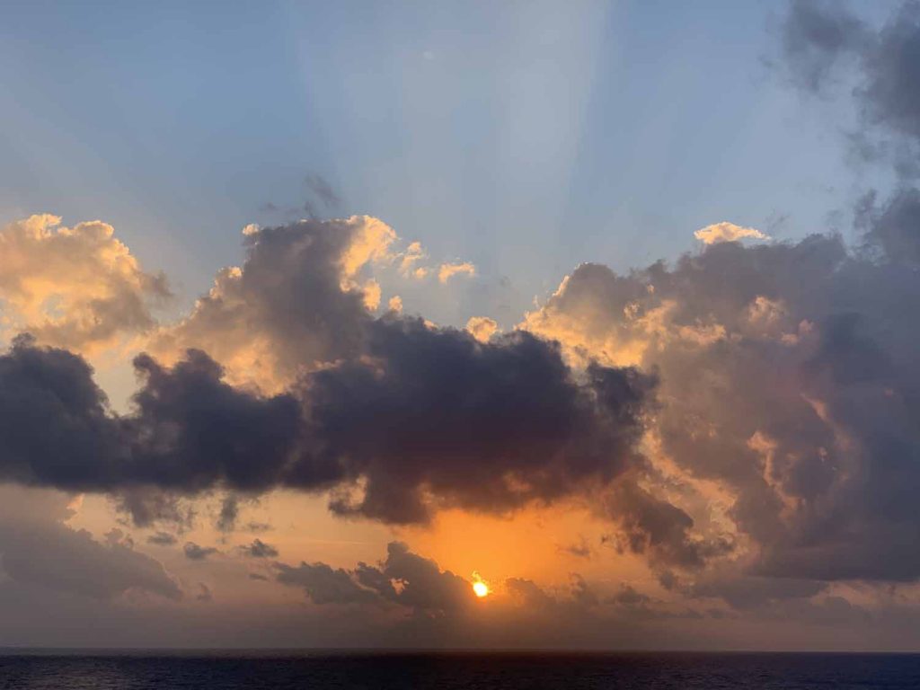 Karibian risteily kymmenessä päivässä 13 Costa Deliziosa auringonnousu