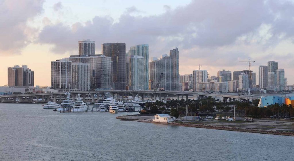 Kaksi pysähdystä Miamissa 6 Miami Beach auringonnousu
