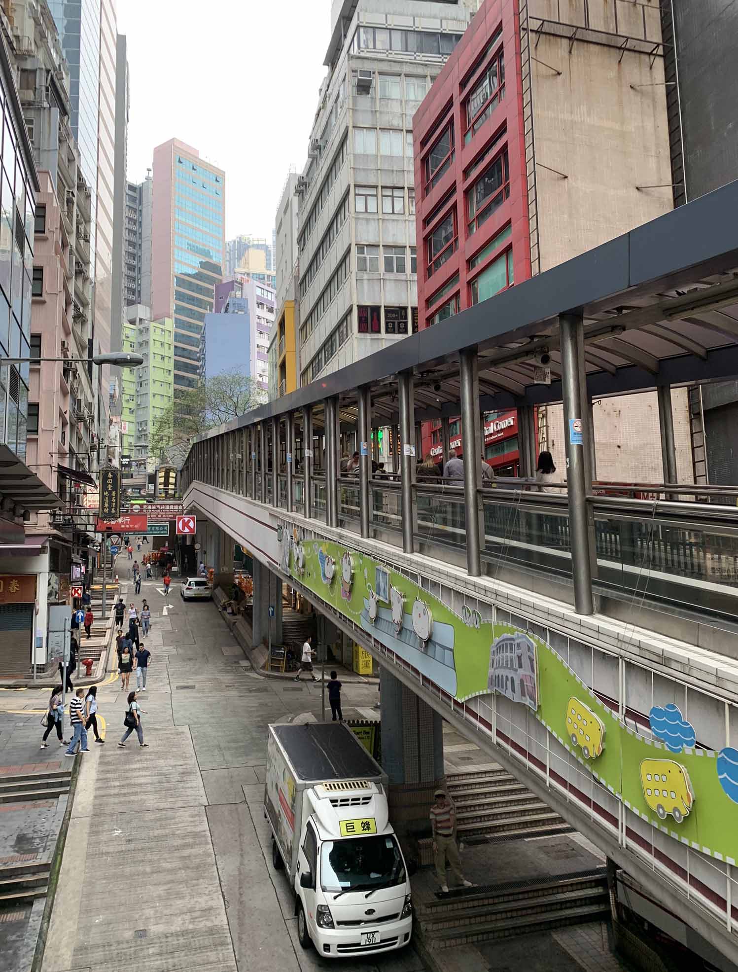 pitkät rullaportaat Hongkongissa