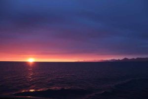 Auringonlasku Huippuvuorilla