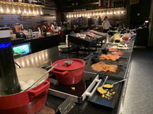 aamiainen Funken Lodge Longyearbyen breakfast