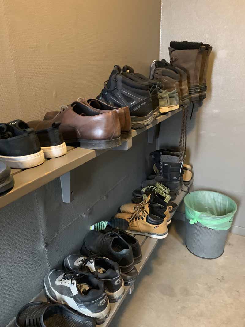 kenkähylly Coal Miners Cabins Longyearbyen shoe shelf