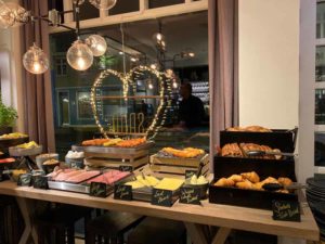 breakfast aamupala Sand Hotel by Keahotels