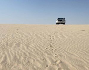 Bahrain - Persianlahden pieni saarivaltio 45 Qatar desert Toyota Landcruiser