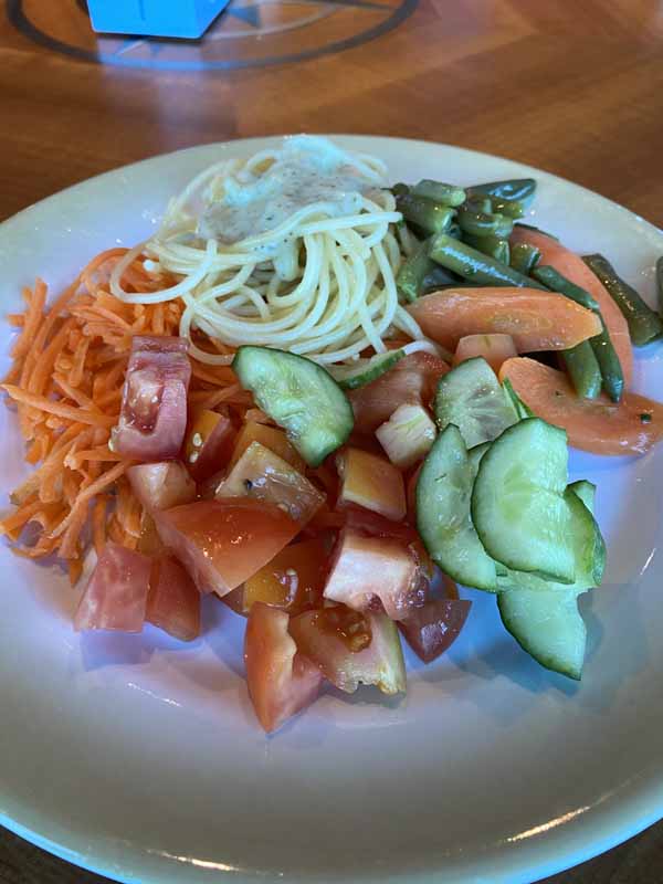 Jewel of the Seas buffet salaatti veggie plate