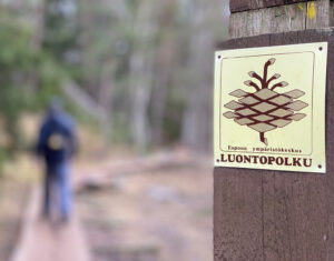 Hanikan luontopolku -kyltti matkan varrella