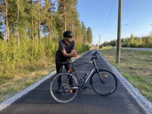 Ilkka hengähdystauolla pyörälenkillä