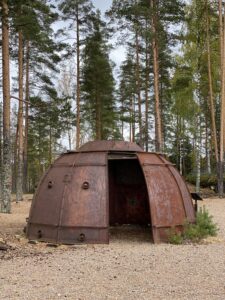teräsrunkoinen korsu