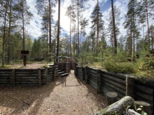 Virolahden Bunkkerimuseon vallihautoja