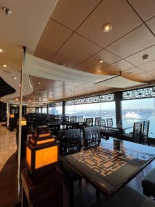 Bari MSC Fantasian buffet-alueen ikkunasta