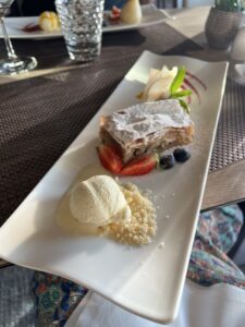 Jälkiruuaksi omenapiirakkaa Hotel Jamassa