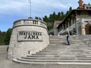 Postojnan luolan sisäänkäynti