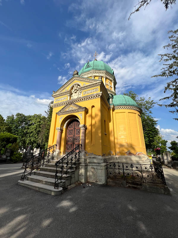 Kappeli Mirogojn hautausmaalla Zagrebissa