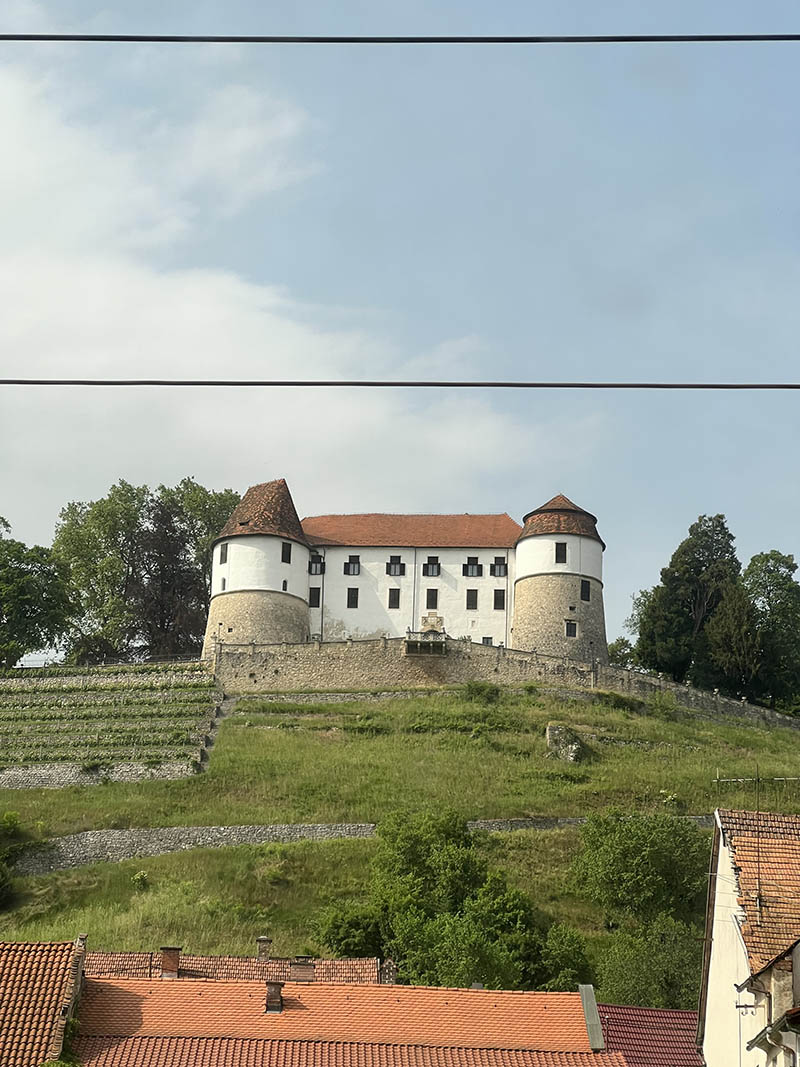 Maisemia junaradan varrelta Ljubljanasta Zagrebiin