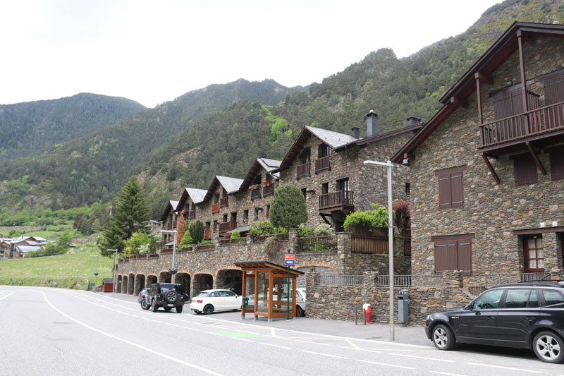 Andorrassa talot olivat erikoisia kivistä pinottuja