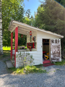 Somerjoen Kioski eli Badding-kioski sijaitsee lähellä Rauli Badding Somerjoen vanhaa kotitaloa