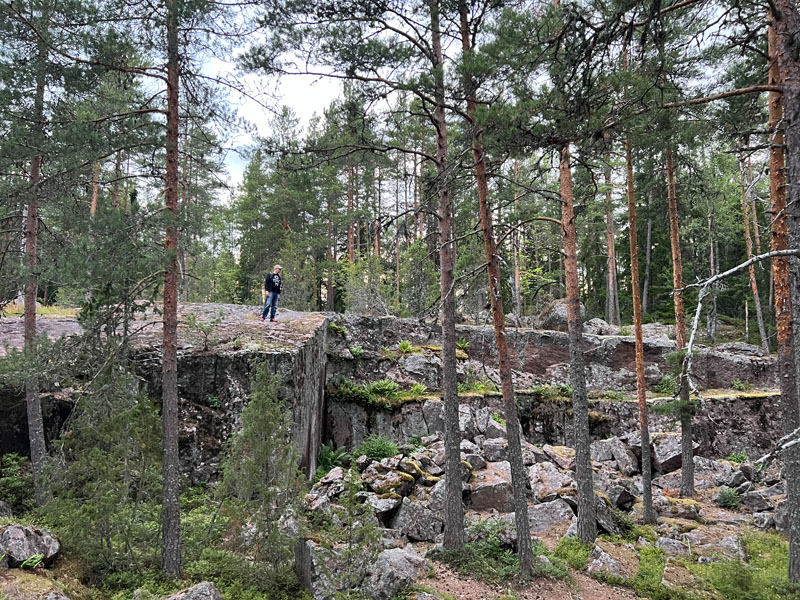 Kallioleikkauksia Pyterlahden louhoksella Virolahdella