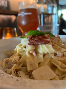 Takatalo & Tompurin Navetta-ravintolan pasta carbonara