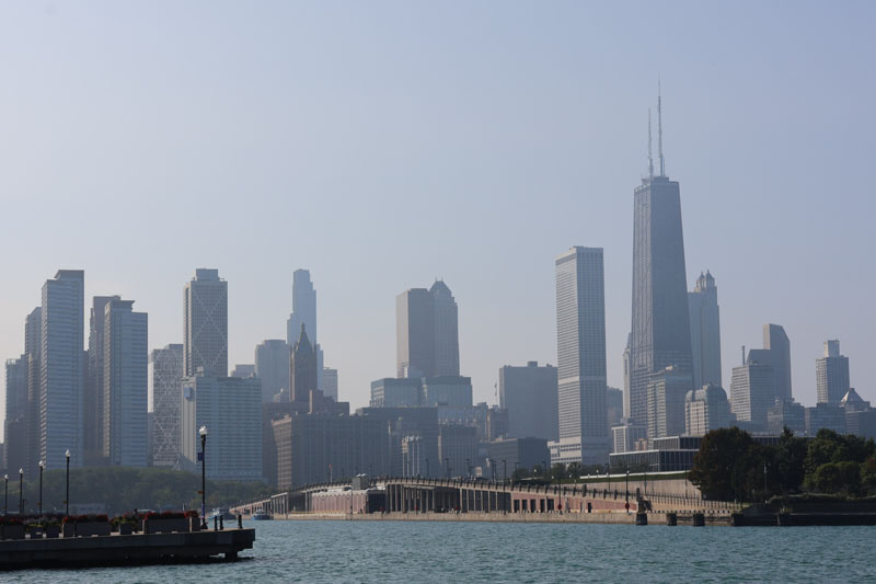 Chicagon pilvenpiirtäjiä nähtynä Navy Pieriltä