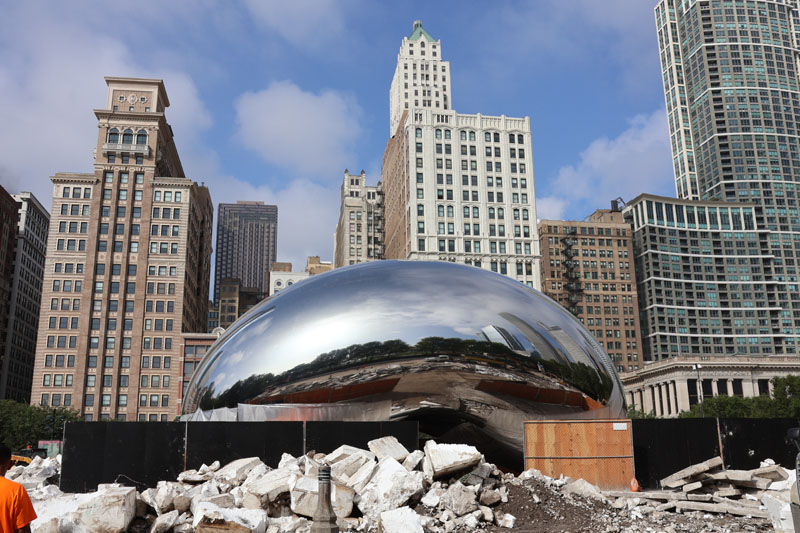 The Bean on tunnettu nähtävyys Chicagossa. Valitettavasti sen ympäristö oli remontissa emmekä päässeet lähelle.