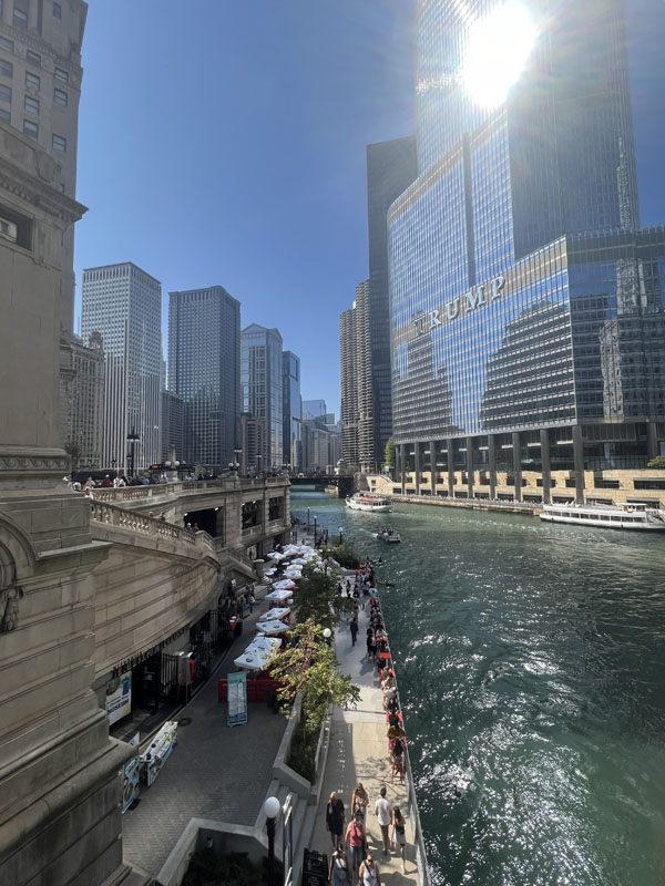 Chicagojoki ja Riverwalk