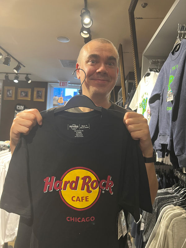 Pakollinen T-paitaostos Chicagon Hard Rock Cafessa