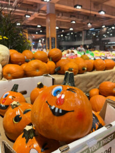 Kurpitsoja kaupassa Torontossa ennen Halloweenia