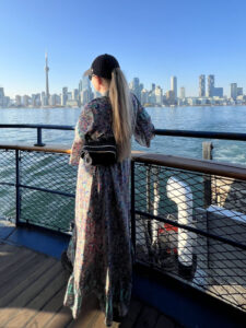 Katri ja taustalla Toronto