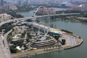Singapore - pätkä Formula 1 rataa ja maailmanpyörä