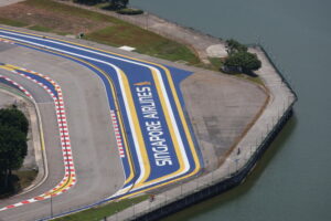 Pätkä F1 katurataa Singaporessa nähtynä Skyparkista
