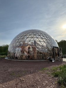 Stallhagenin bilepallossa oli jännittävä akustiikka