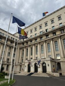 Romanian sisäasiain ministeriön rakennus. Tältä parvekkeelta Nicolae Ceausescu piti viimeisen puheensa.