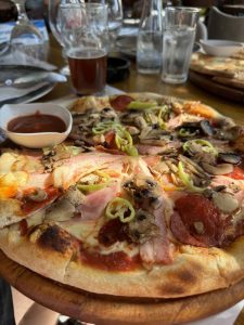 Skopje ei erityisesti jäänyt mieleen kulinaarisista herkuistaan. Söimme pizzaa.