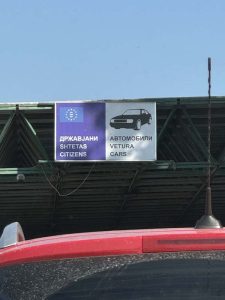 Opasteita Kosovon rajalla