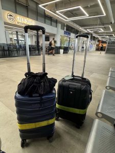 Matkalaukut Tiranan bussiterminaalissa