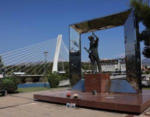 Skopje – parhaat palat kahdessa päivässä 49 Podgorican "Elvis" ja Milenijum-silta