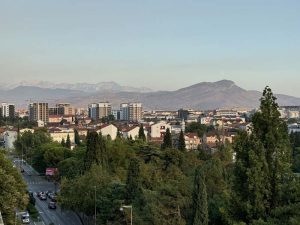 Podgorica sijaitsee vuorten keskellä