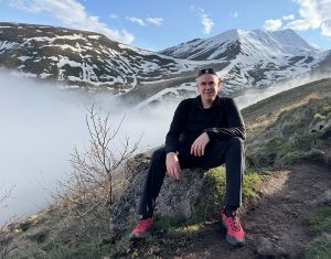 Kokemuksia Armeniasta 54 Ilkka kiipesi vuorelle ja valloitti Kaukasuksen