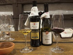 Khareba Wineryn viinin maistelu