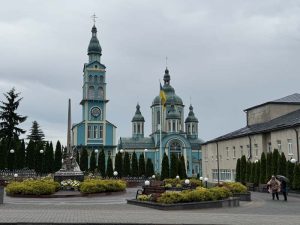 Sininen kirkko Mostyskassa Ukrainassa