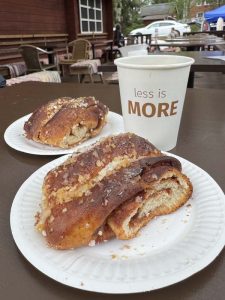 Korvapuustit Somerniemen kesätorilla