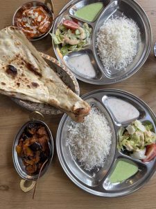 Ruoka-annokset Himalayan Spice ravintolassa Somerolla