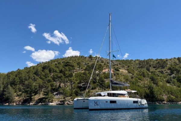Purjehdus Kroatiassa More Sailingin katamaraanilla