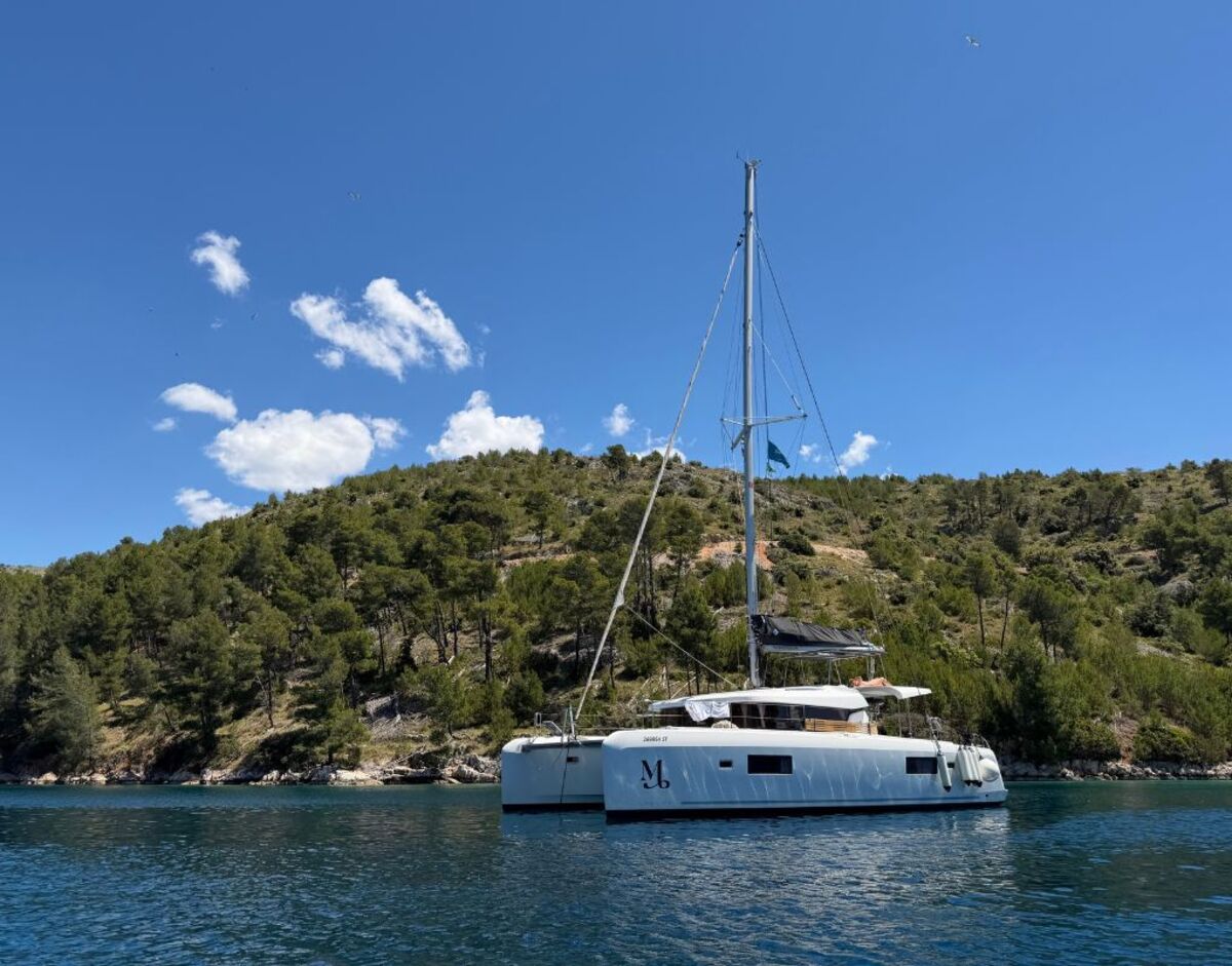 Purjehdus Kroatiassa More Sailingin katamaraanilla