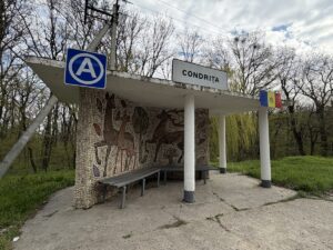 Bussipysäkki Moldovassa
