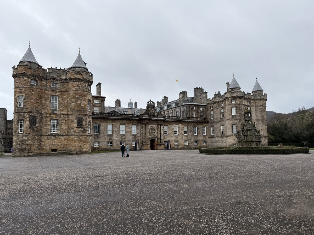 Holyroodhousen palatsi Royal Milen päässä