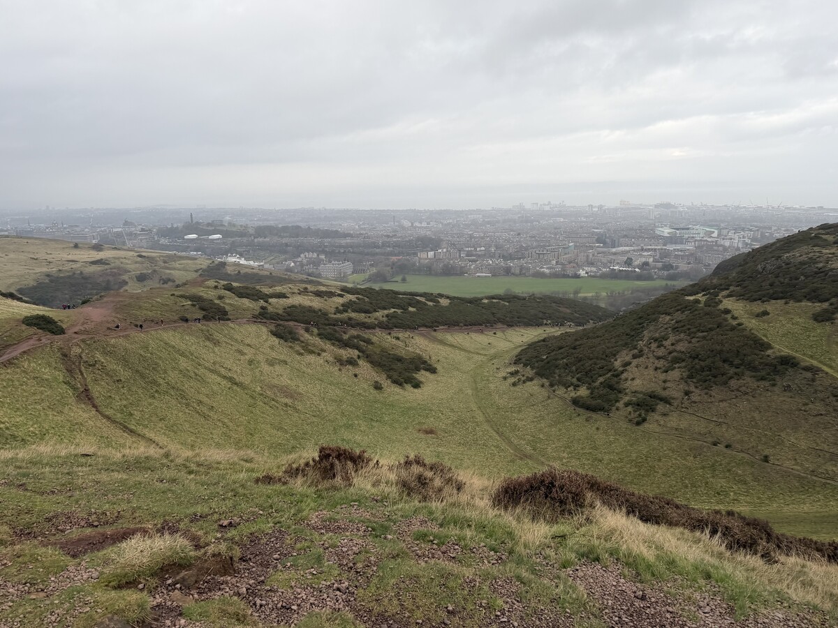 Edinburgh nähtynä Athur's Seatilta